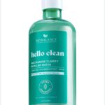 غسول للوجه بلون أخضر (من خط Hello Clean)، مخصص عادةً للبشرة الدهنية والمختلطة والمعرّضة للحبوب